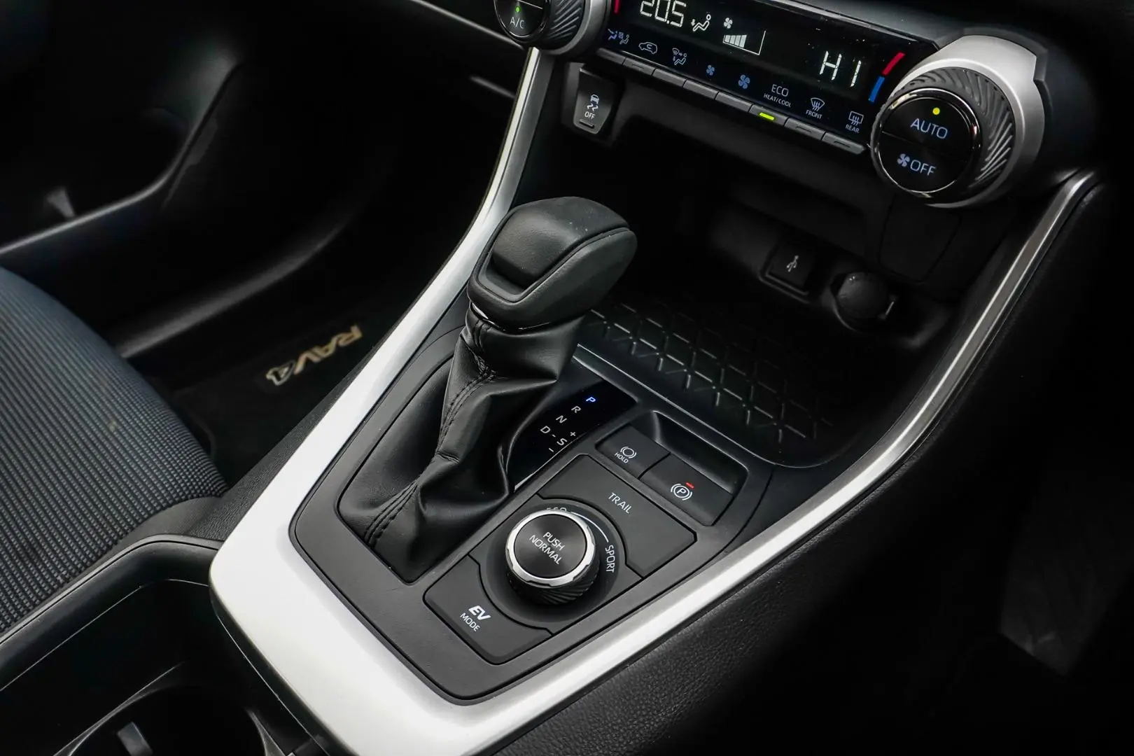 2022 Toyota RAV4 Gallery Image 18