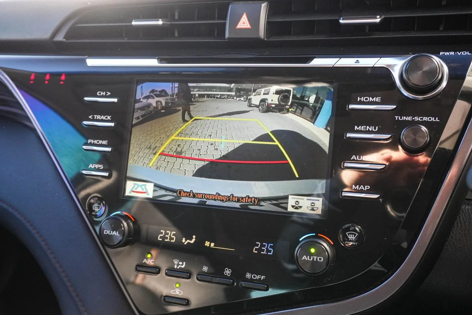 2019 Toyota Camry Gallery Image 22