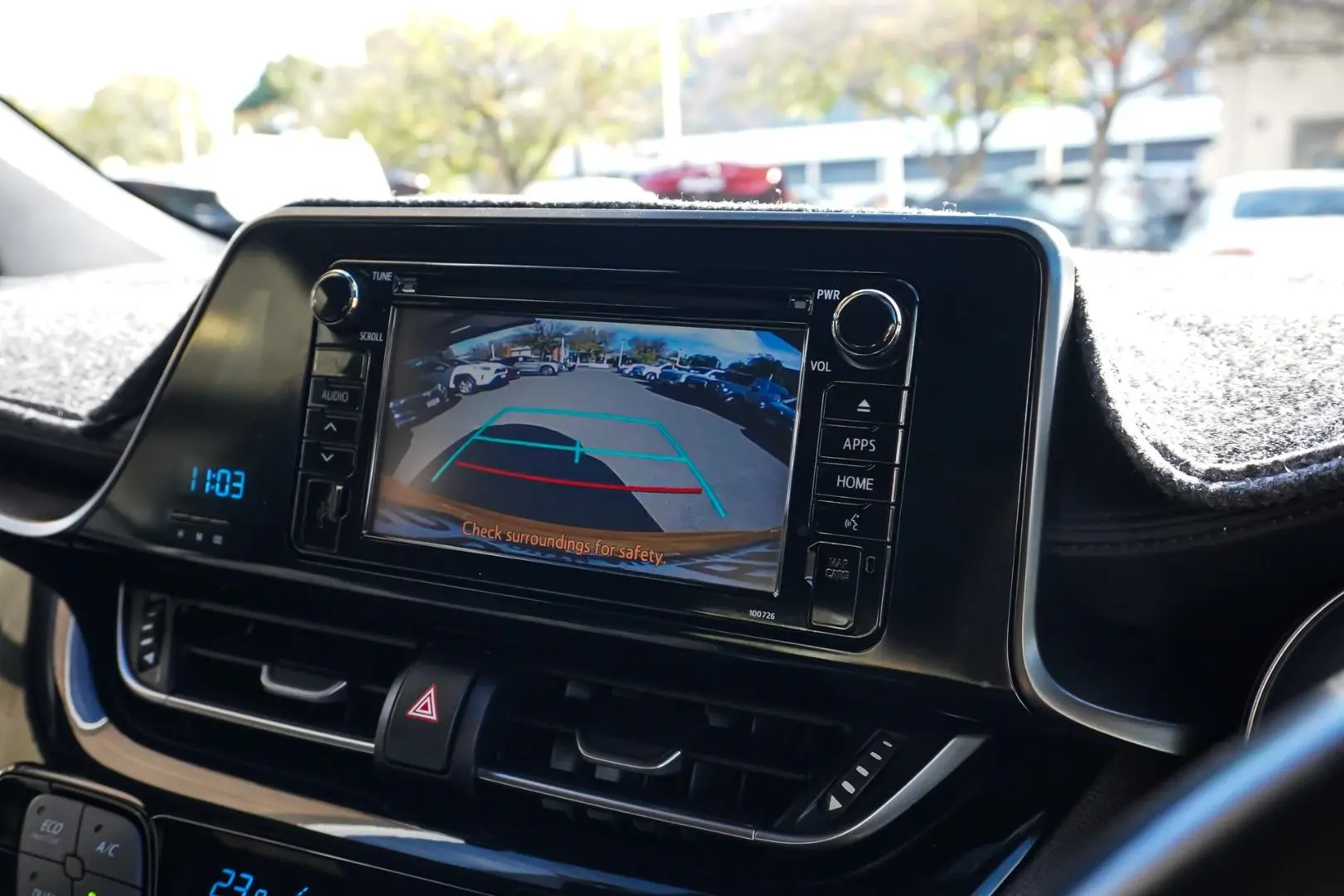 2018 Toyota C-HR Gallery Image 24