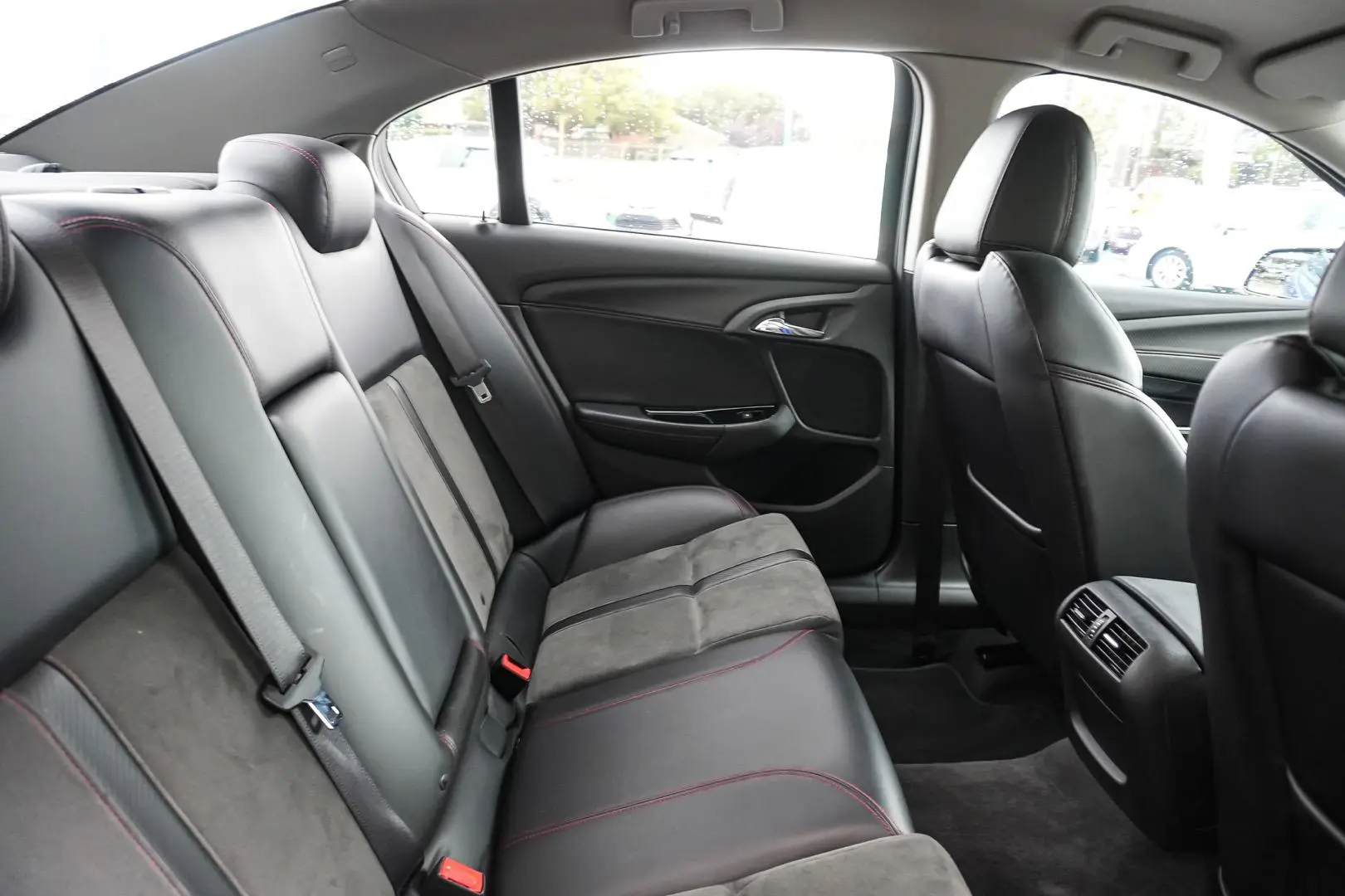 2016 Holden Commodore Gallery Image 15