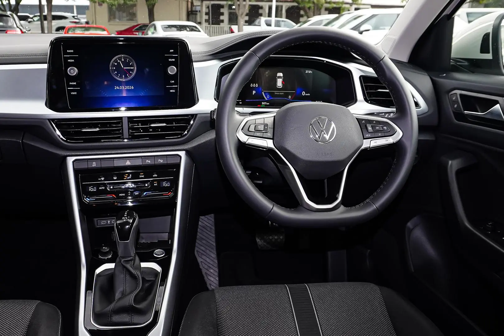 2025 Volkswagen T-Roc Gallery Image 8