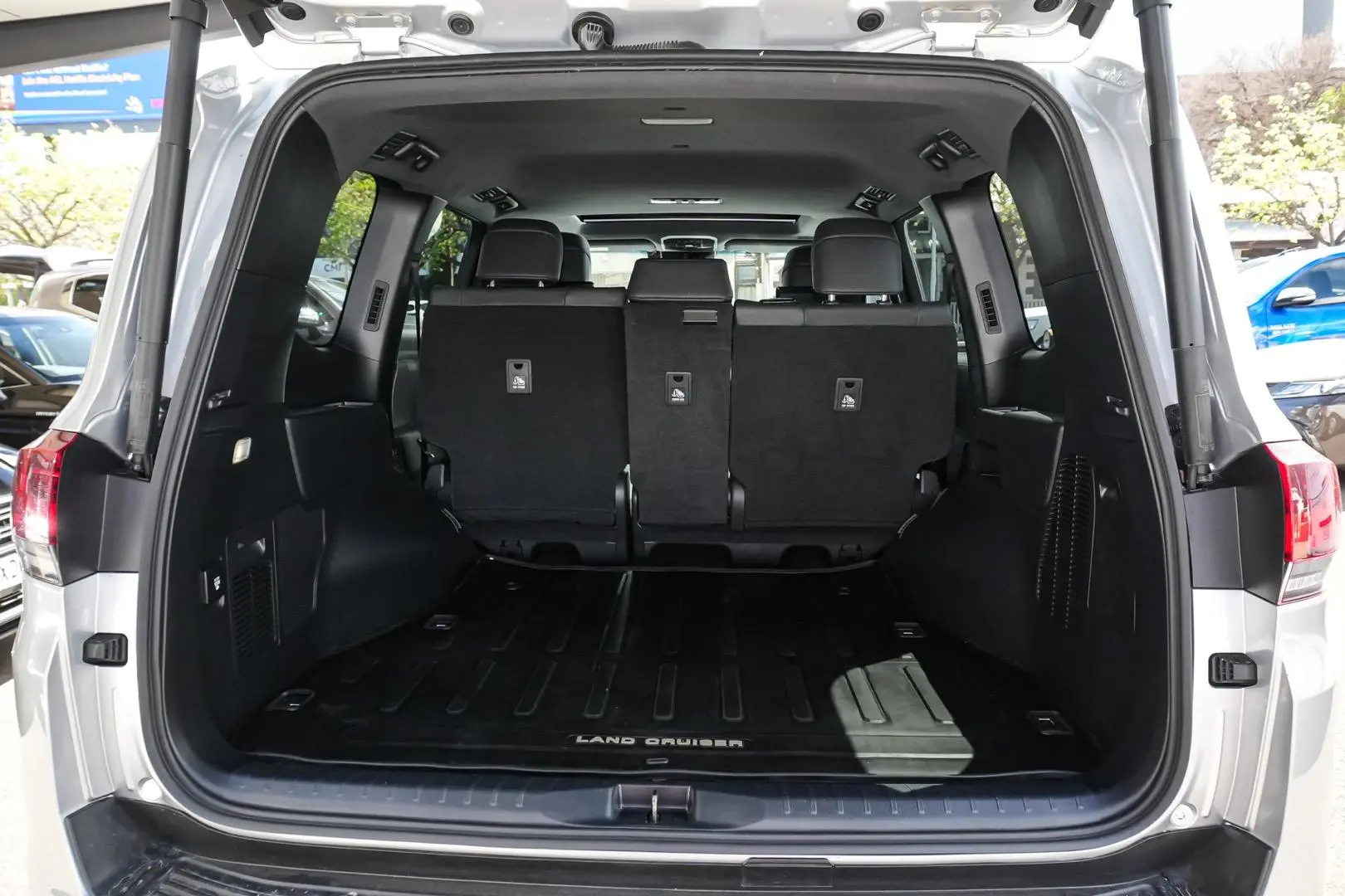 2023 Toyota Landcruiser Gallery Image 11