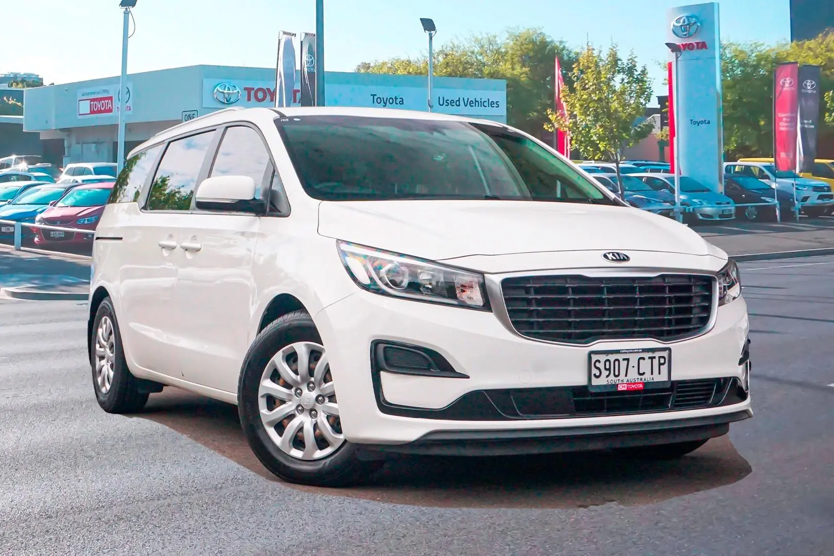 2018 Kia Carnival Gallery Image 1