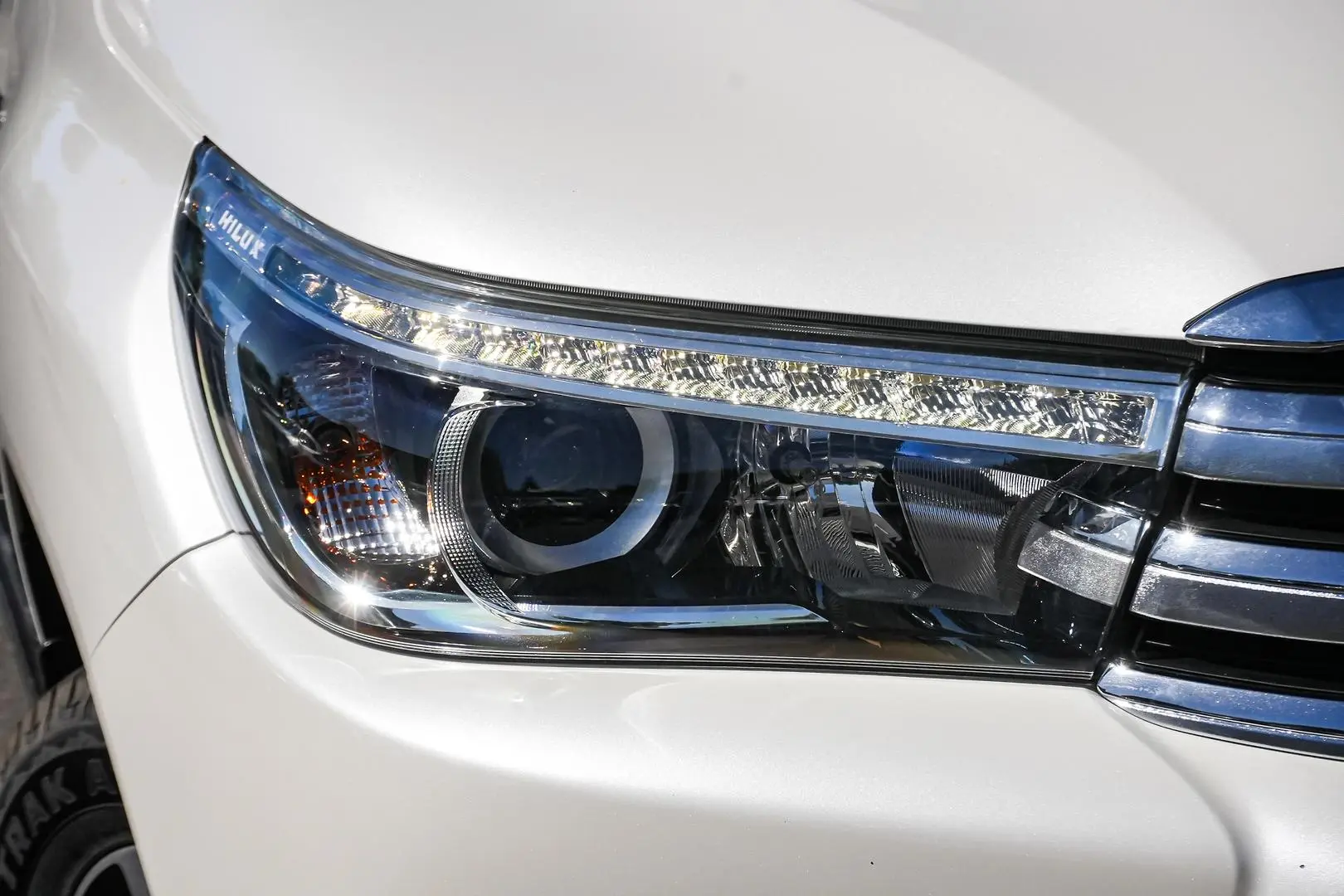 2016 Toyota Hilux Gallery Image 11