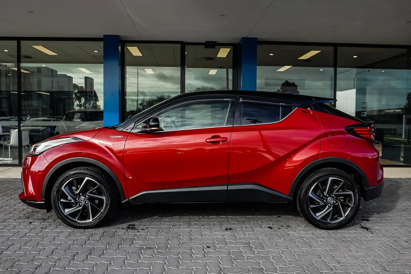 2020 Toyota C-HR Gallery Image 4