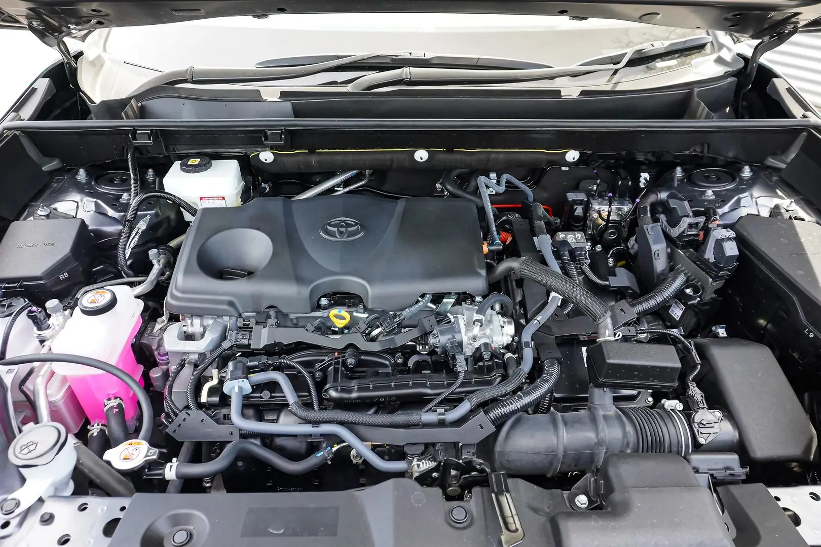 2025 Toyota RAV4 Gallery Image 25