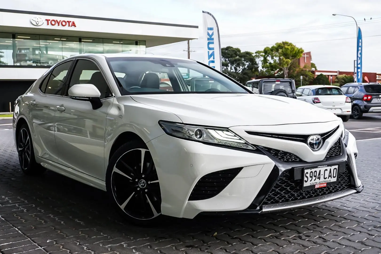 2019 Toyota Camry Gallery Image 2
