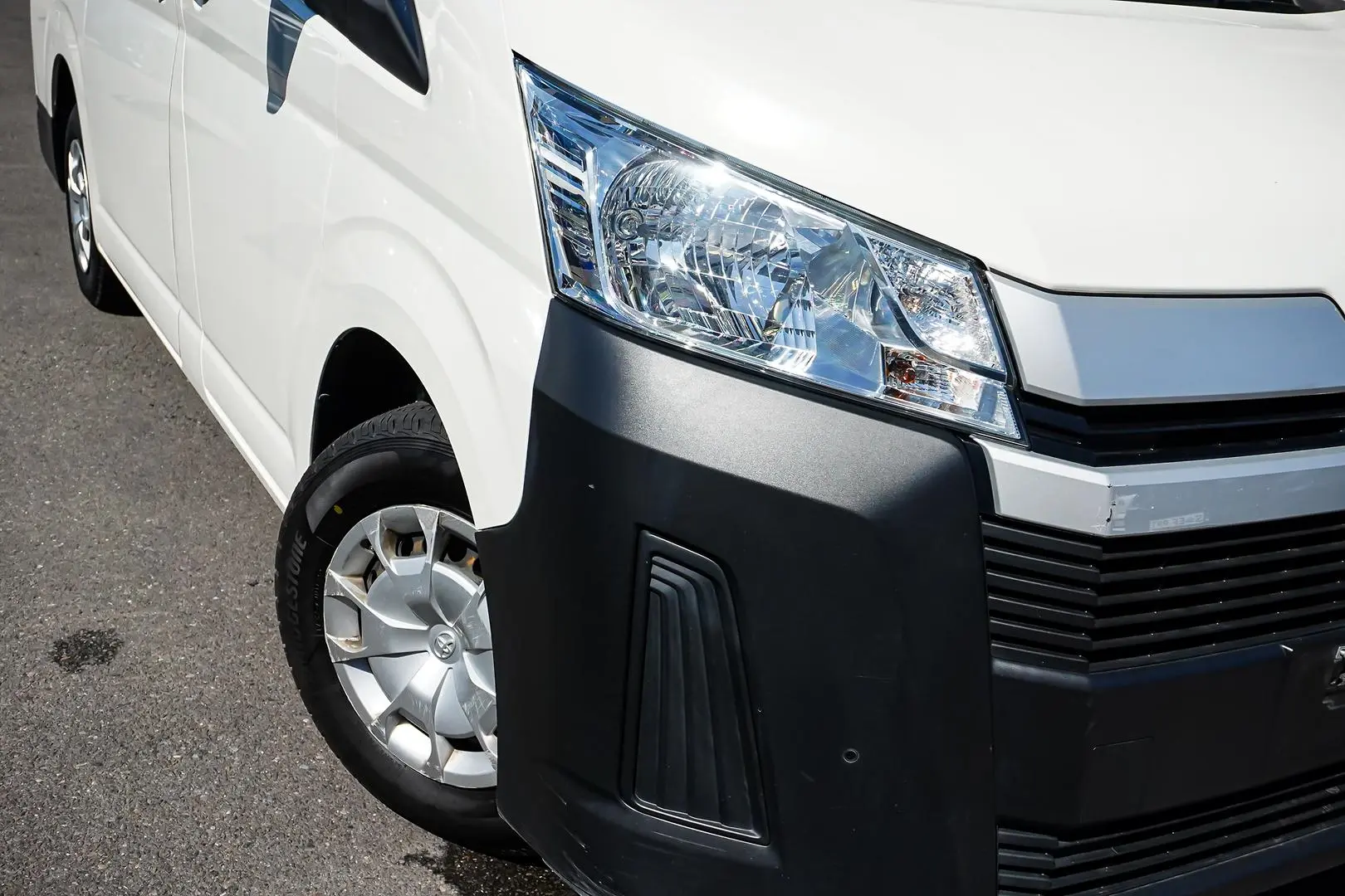 2020 Toyota Hiace Gallery Image 9