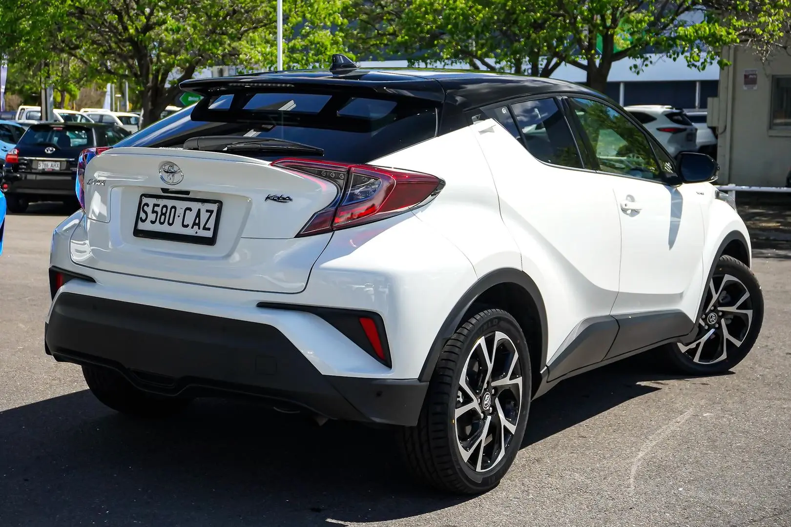 2019 Toyota C-HR Gallery Image 3