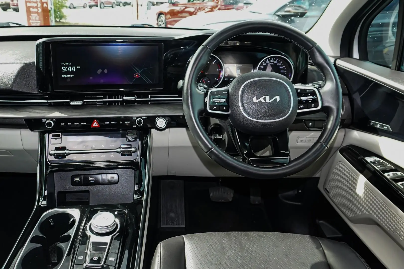 2021 Kia Carnival Gallery Image 10