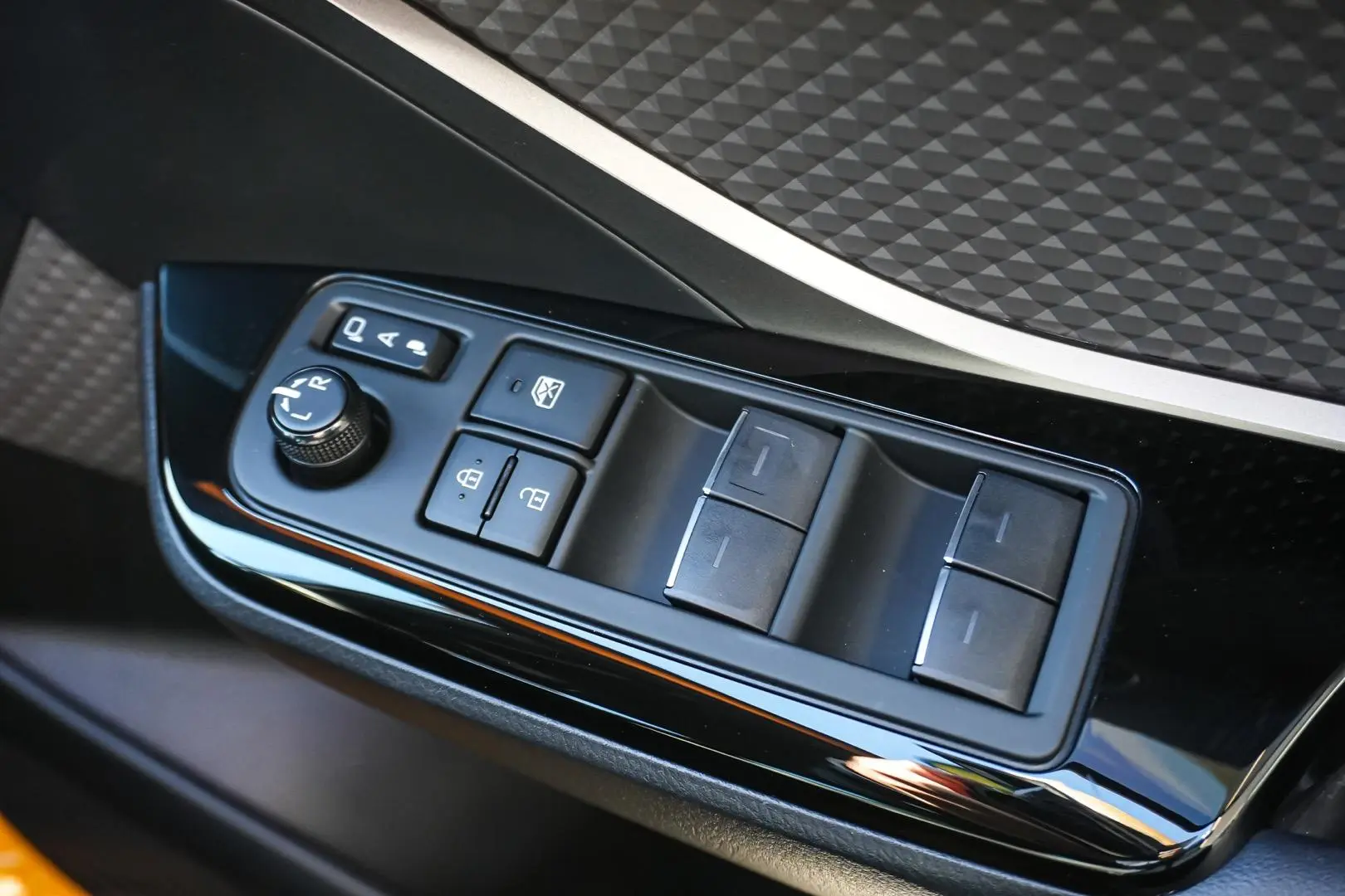 2021 Toyota C-HR Gallery Image 18