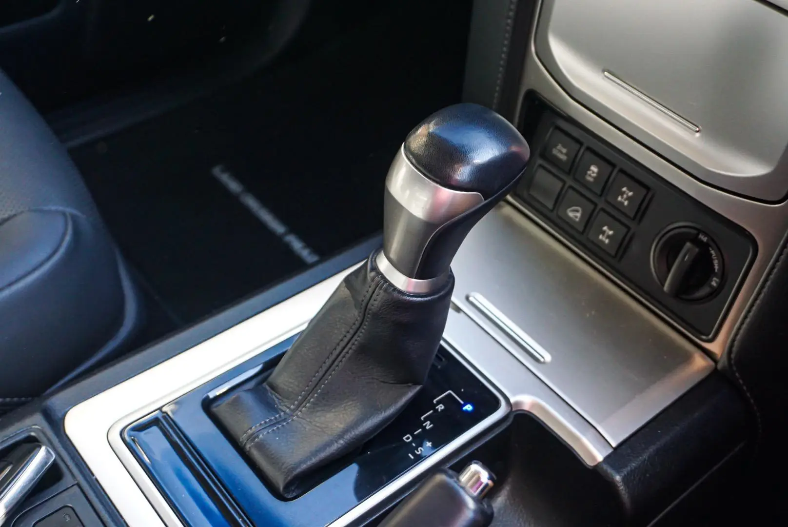 2022 Toyota Landcruiser Prado Gallery Image 17