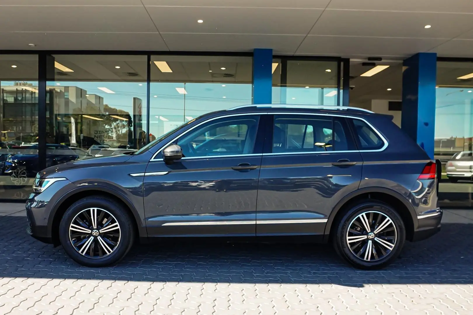 2023 Volkswagen Tiguan Gallery Image 4