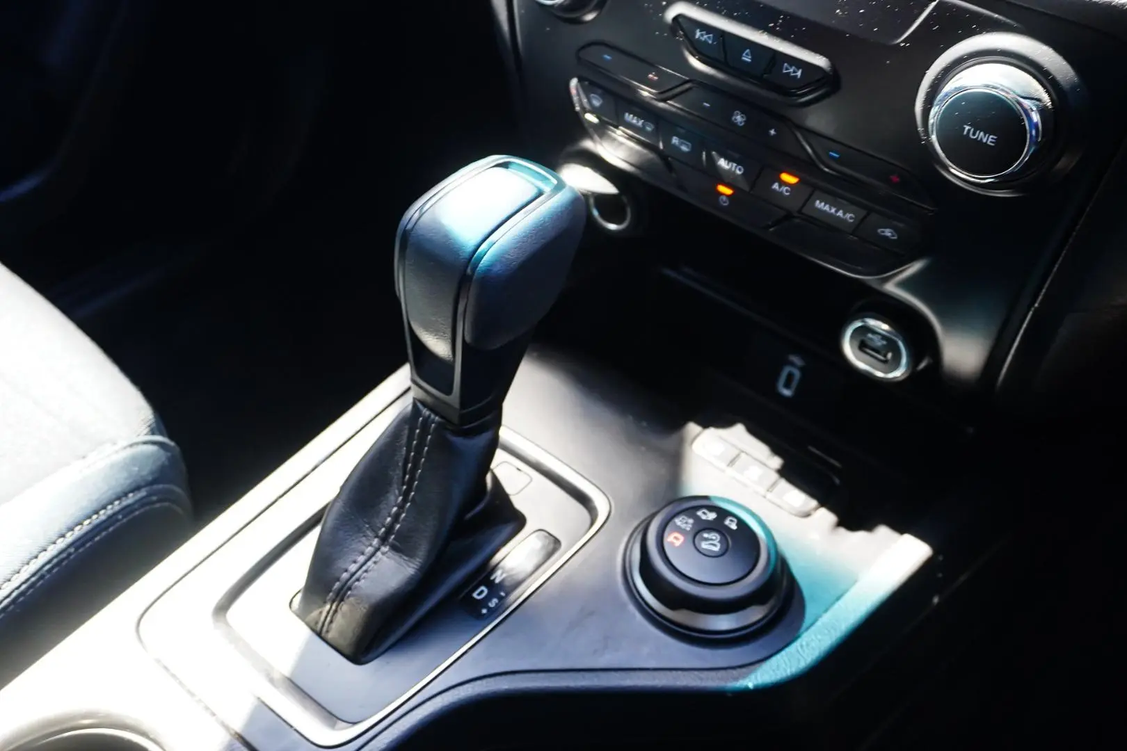 2018 Ford Everest Gallery Image 19