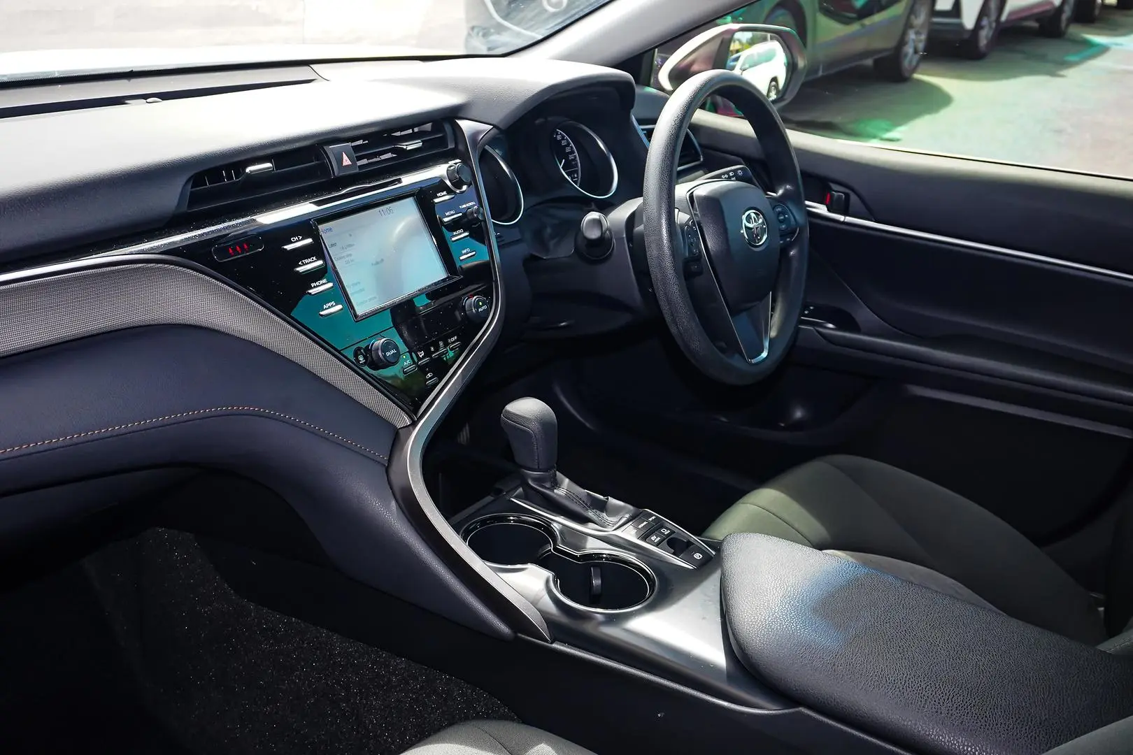 2019 Toyota Camry Gallery Image 9