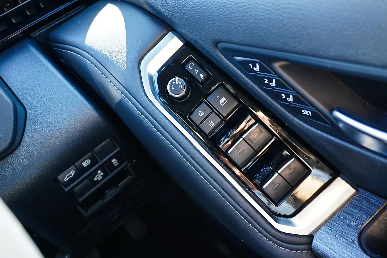 2023 Toyota Landcruiser Gallery Image 24