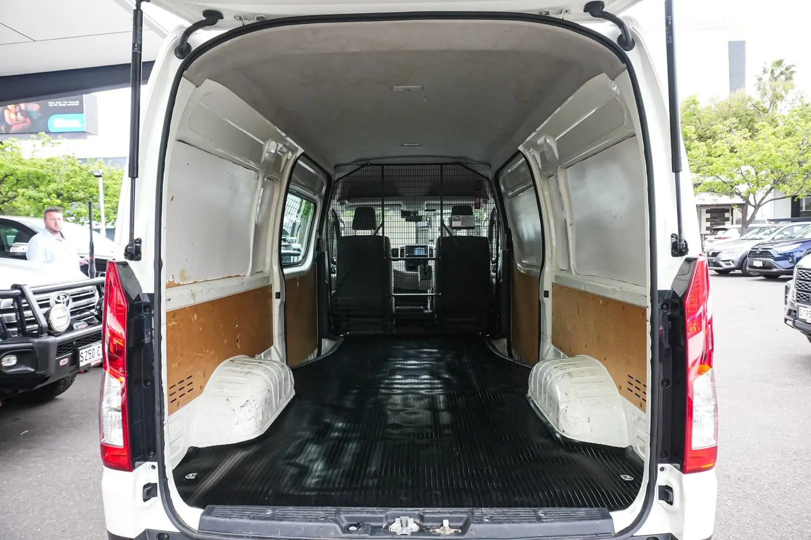 2021 Toyota Hiace Gallery Image 11