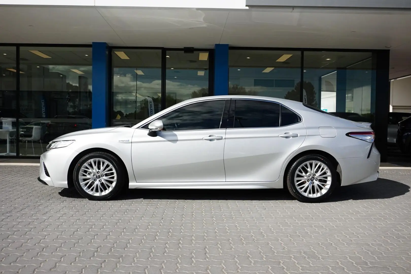 2019 Toyota Camry Gallery Image 4