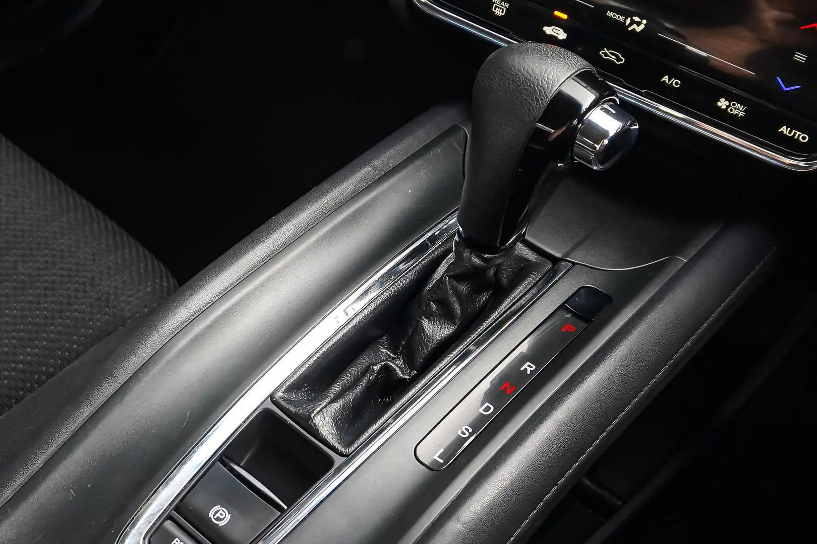 2017 Honda HR-V Gallery Image 18