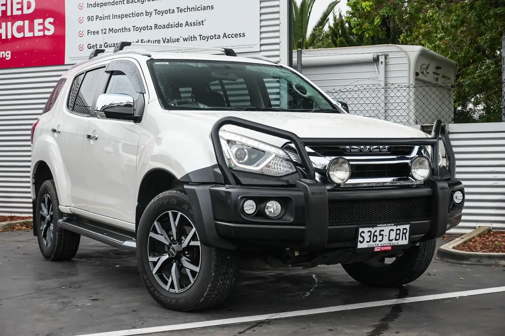 2019 Isuzu MU-X Gallery Image 2