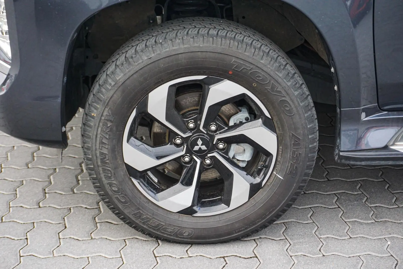 2024 Mitsubishi Pajero Sport Gallery Image 13