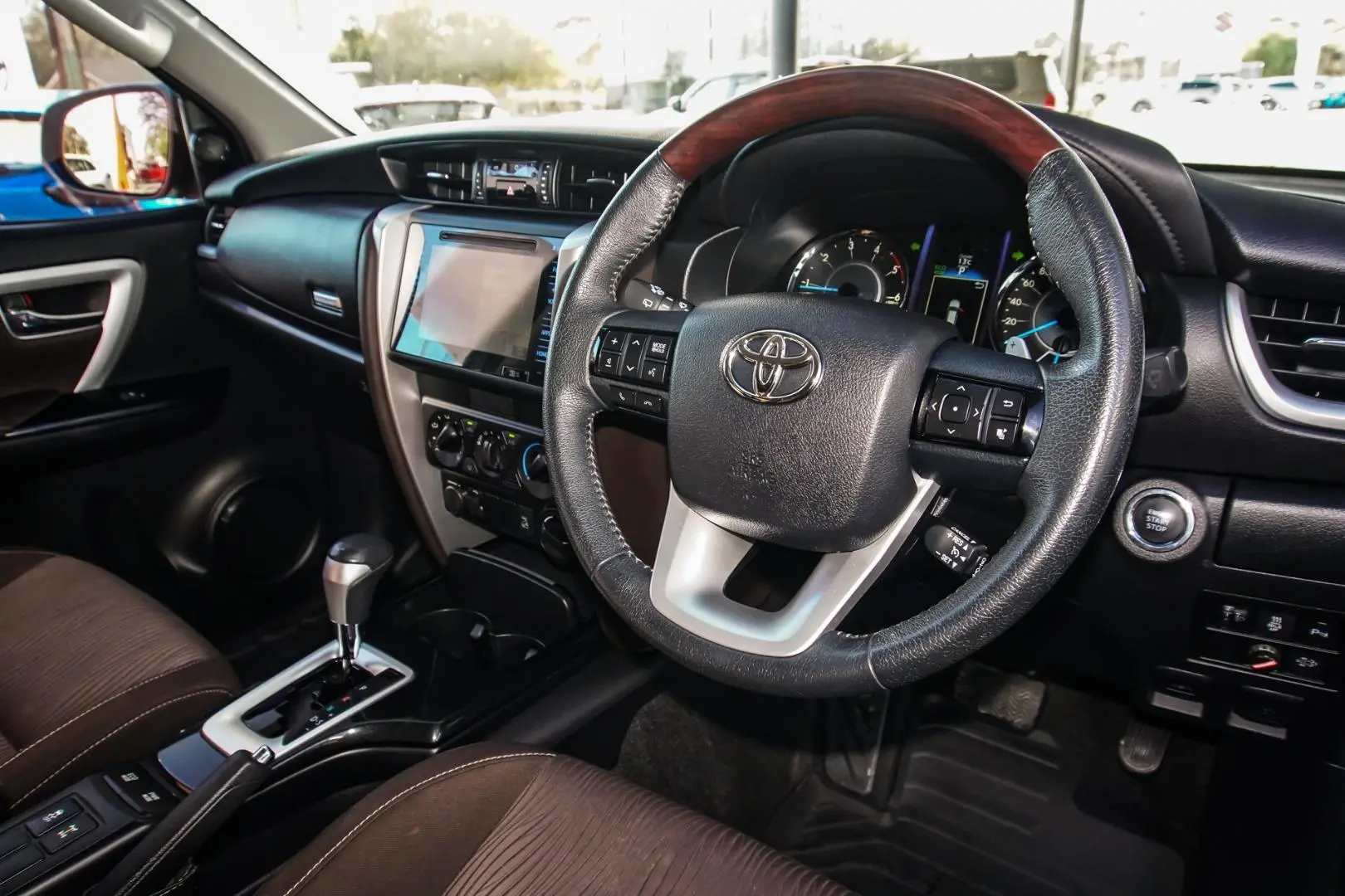 2018 Toyota Fortuner Gallery Image 6