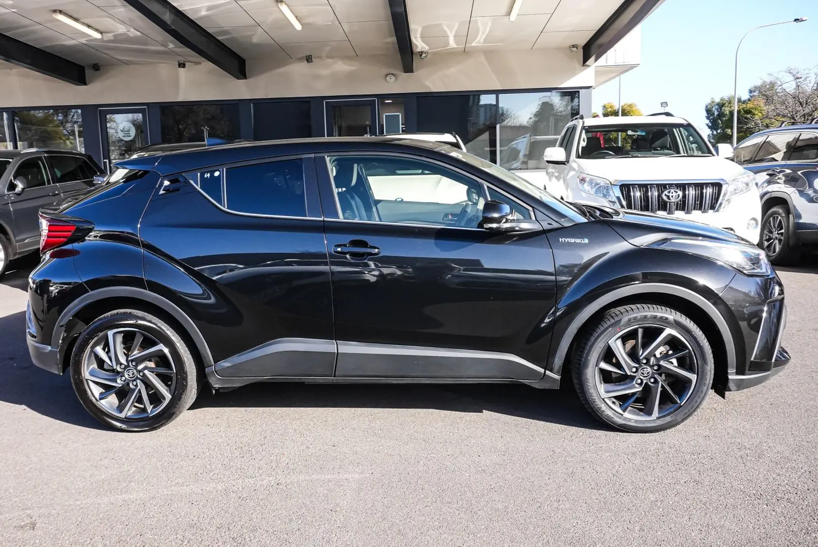 2023 Toyota C-HR Gallery Image 4