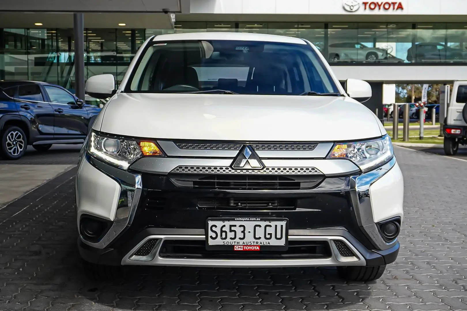 2020 Mitsubishi Outlander Gallery Image 5
