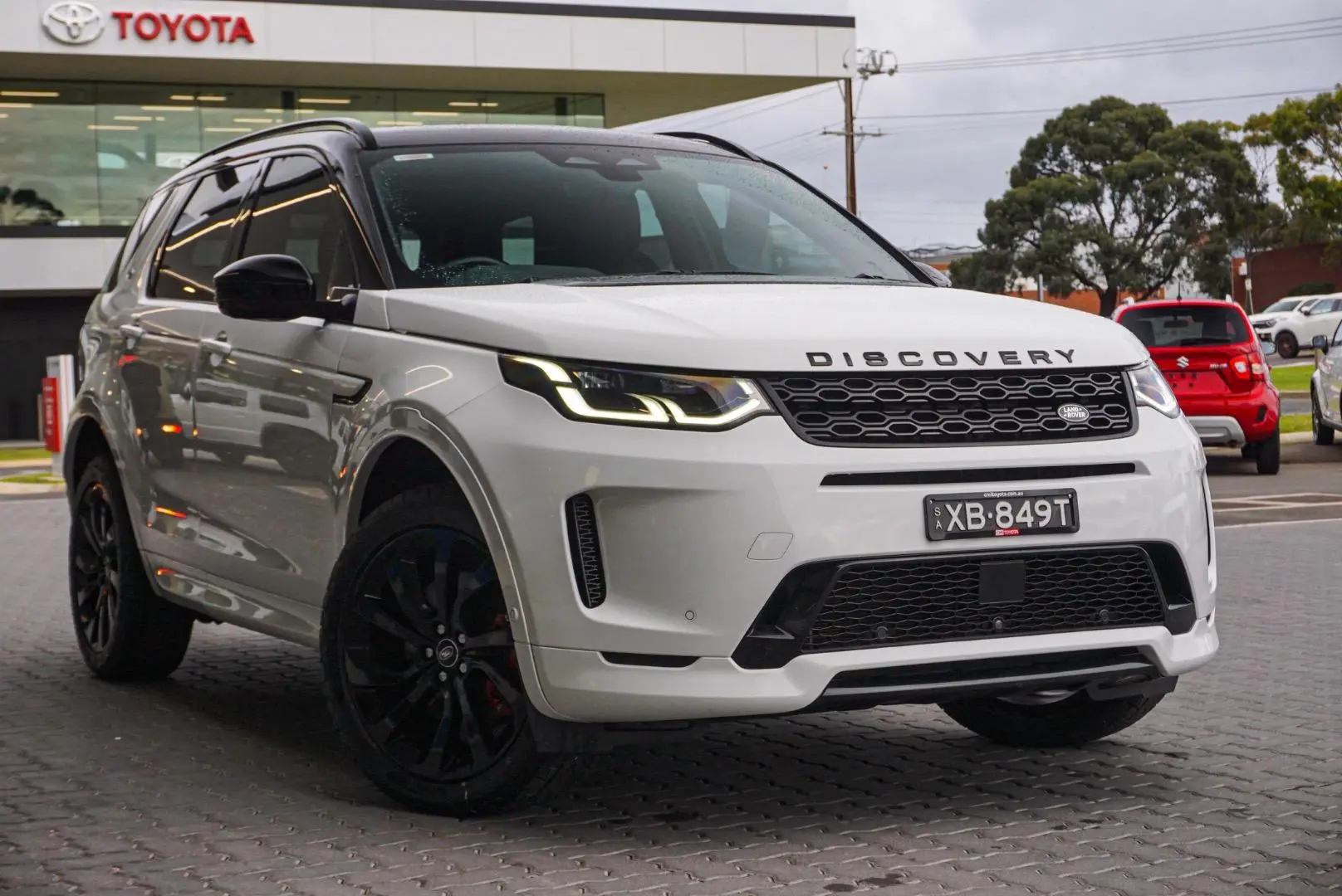 2021 Land Rover Discovery Sport Gallery Image 2