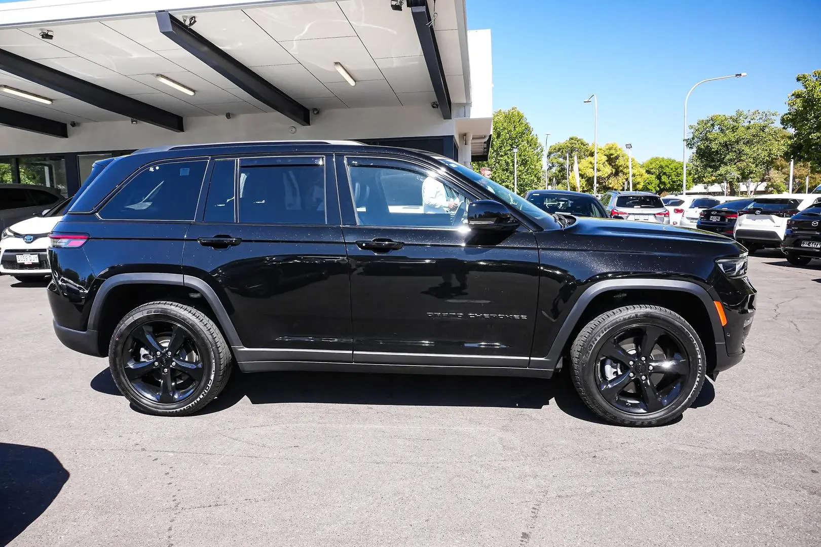 2023 Jeep Grand Cherokee Gallery Image 4