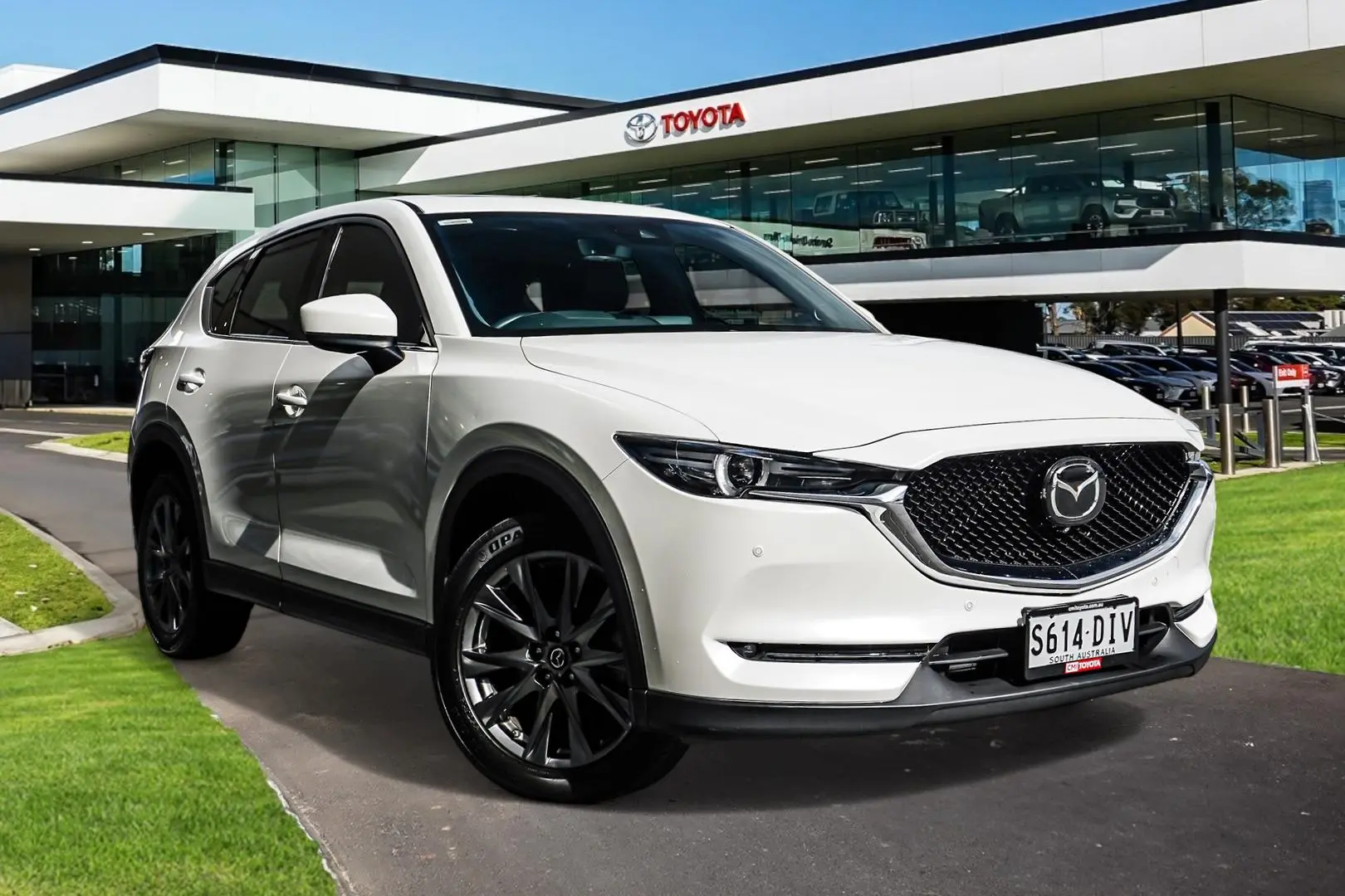 2019 Mazda CX-5 Gallery Image 1