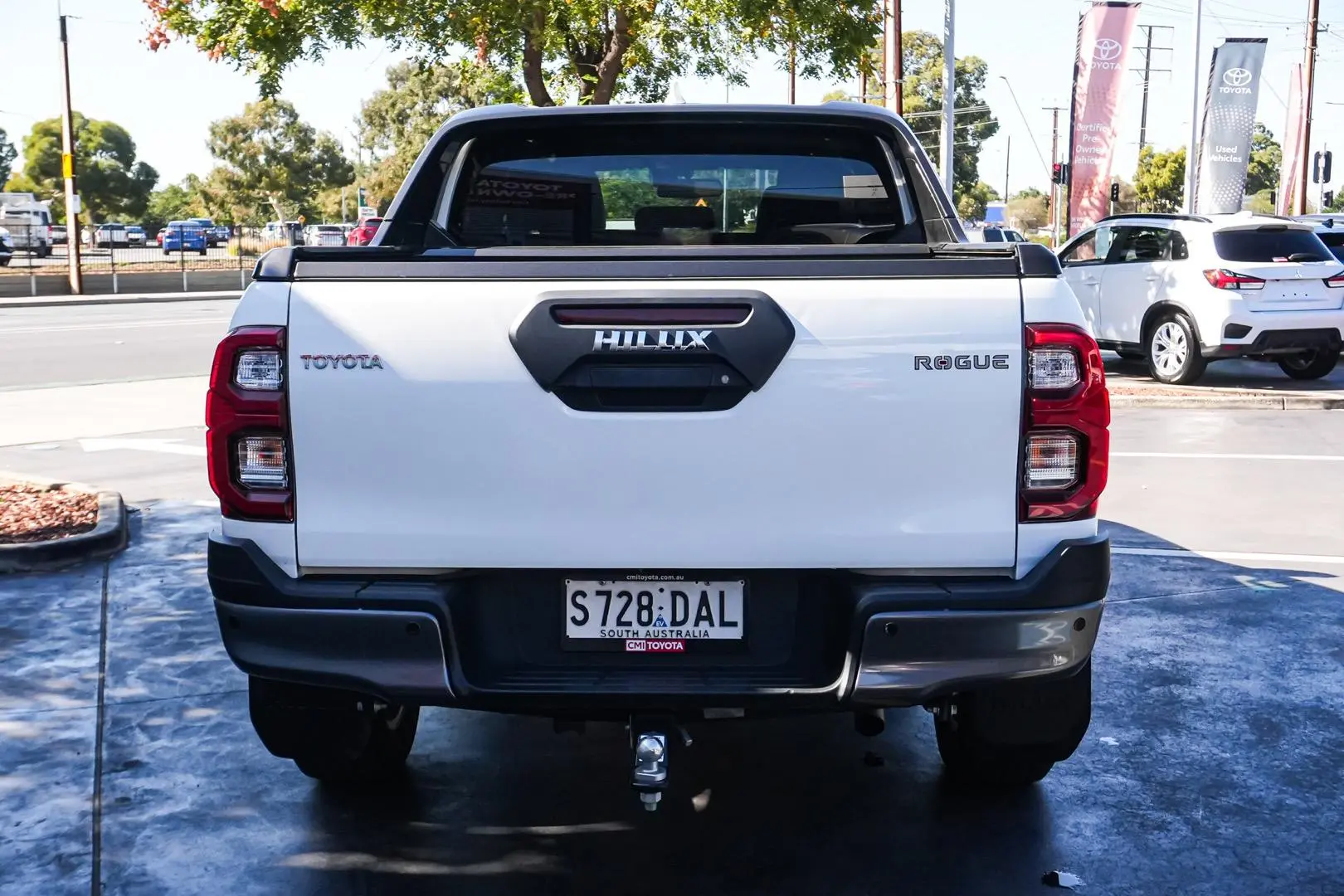 2024 Toyota Hilux Gallery Image 6