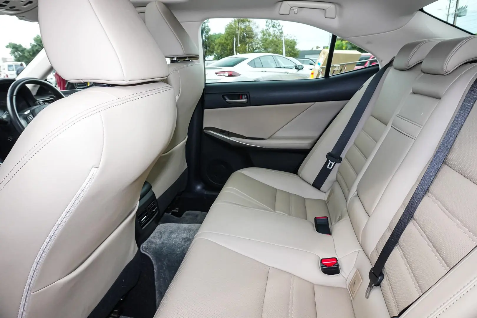 2020 Lexus IS Gallery Image 8