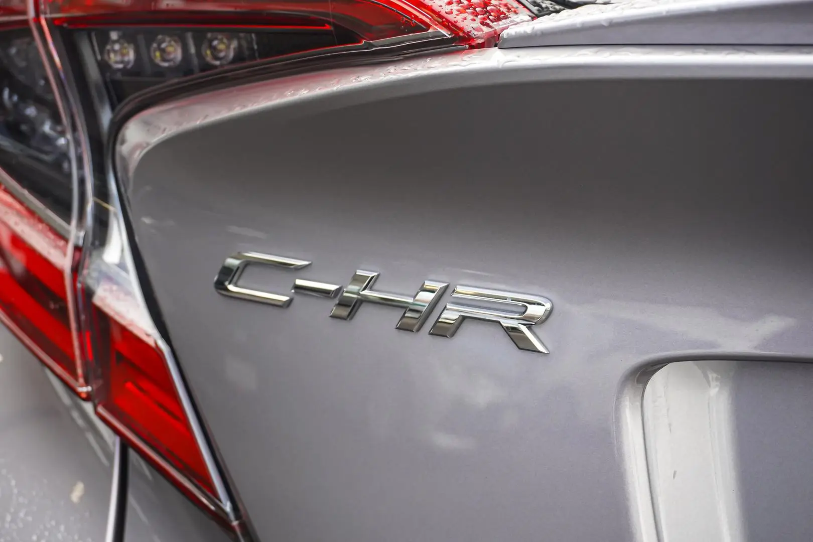 2018 Toyota C-HR Gallery Image 15