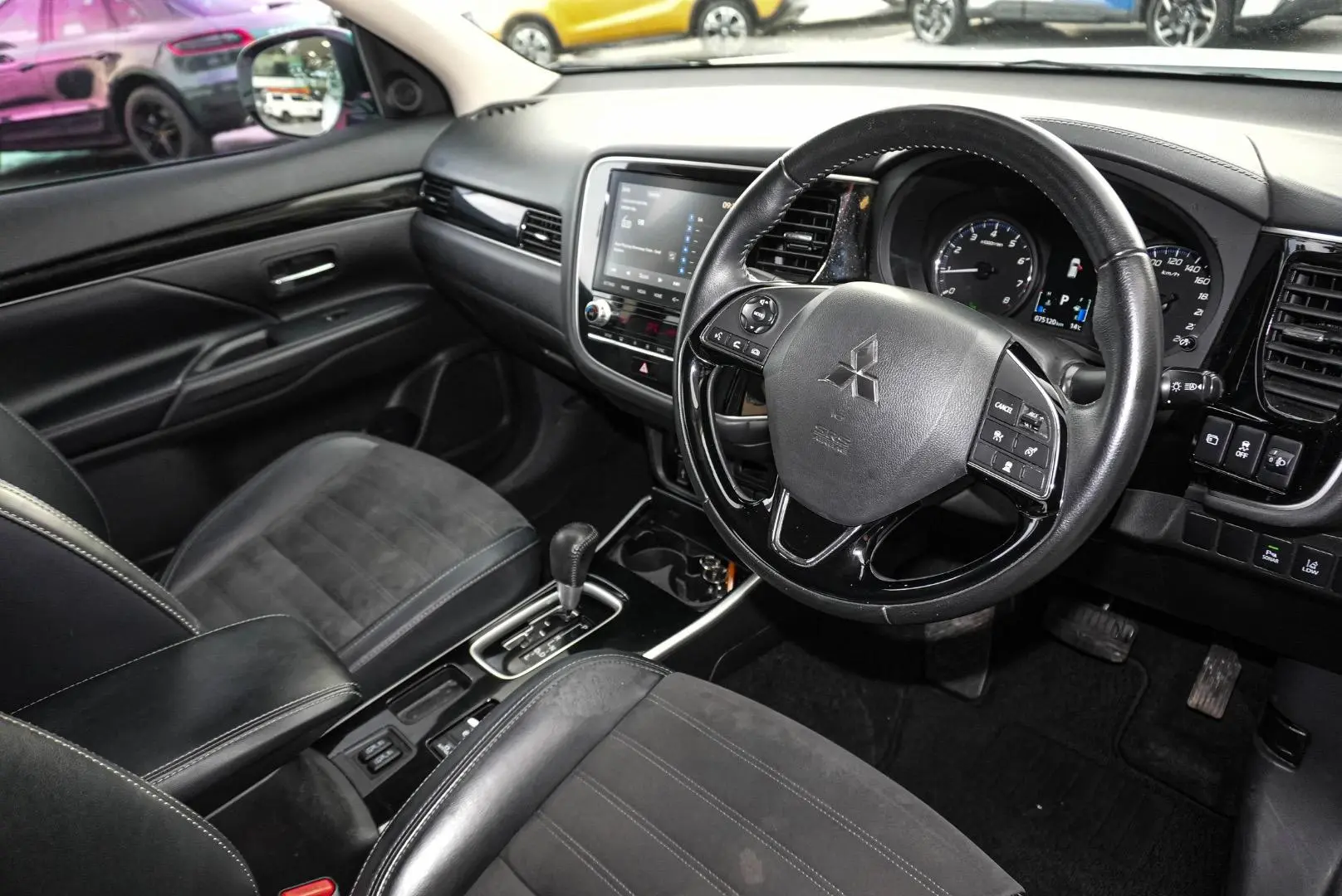 2020 Mitsubishi Outlander Gallery Image 7