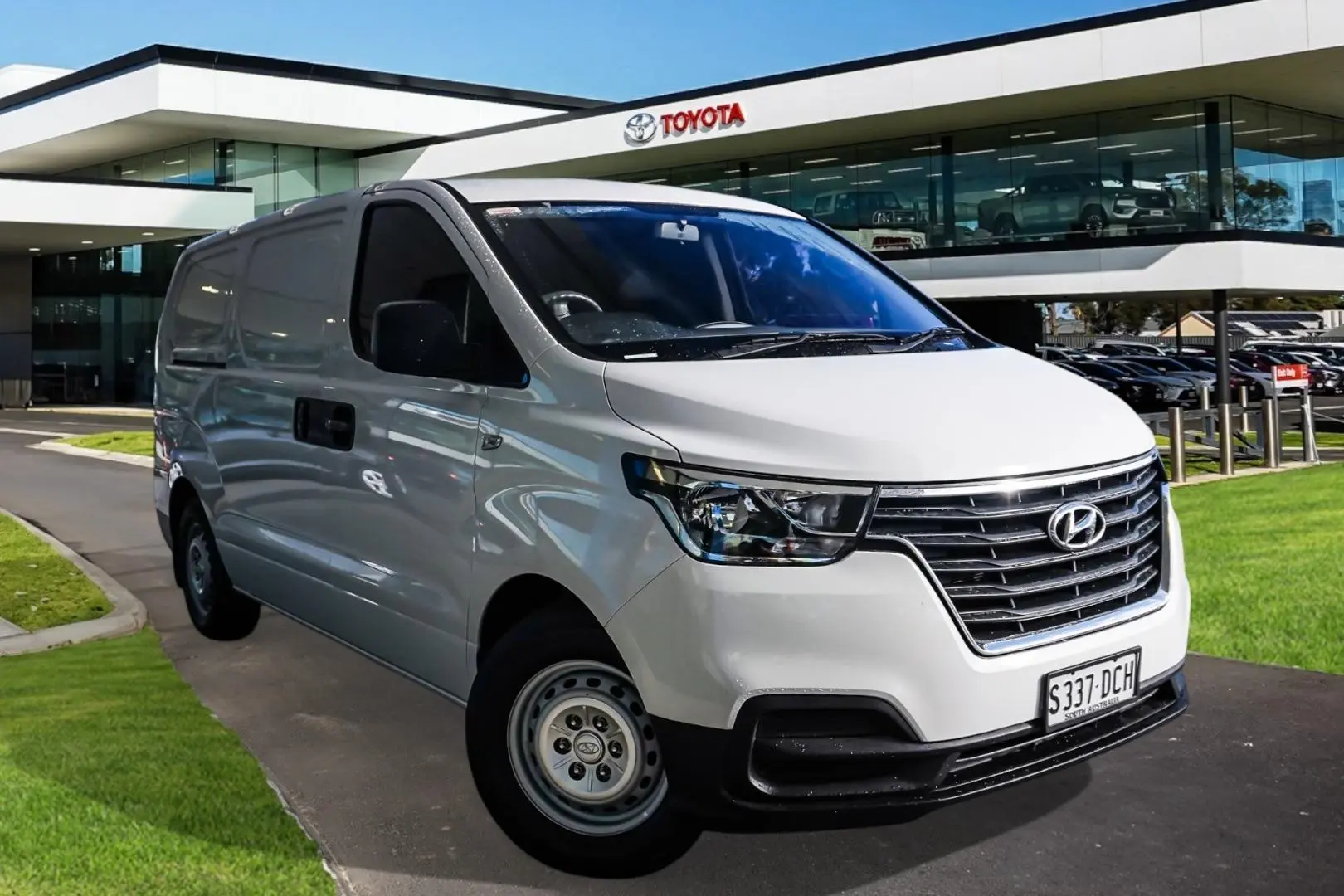 2019 Hyundai iLoad Gallery Image 1