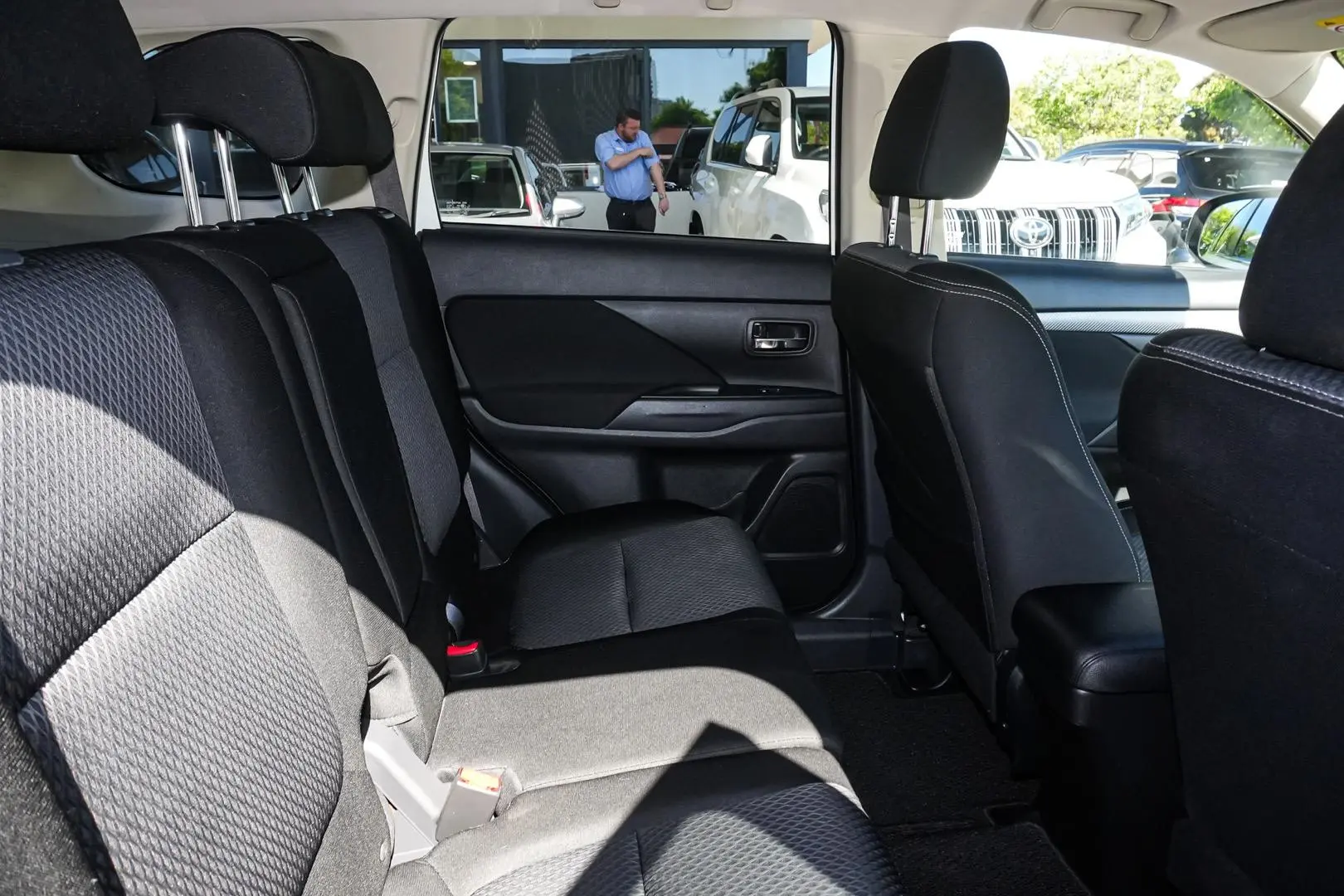 2016 Mitsubishi Outlander Gallery Image 9