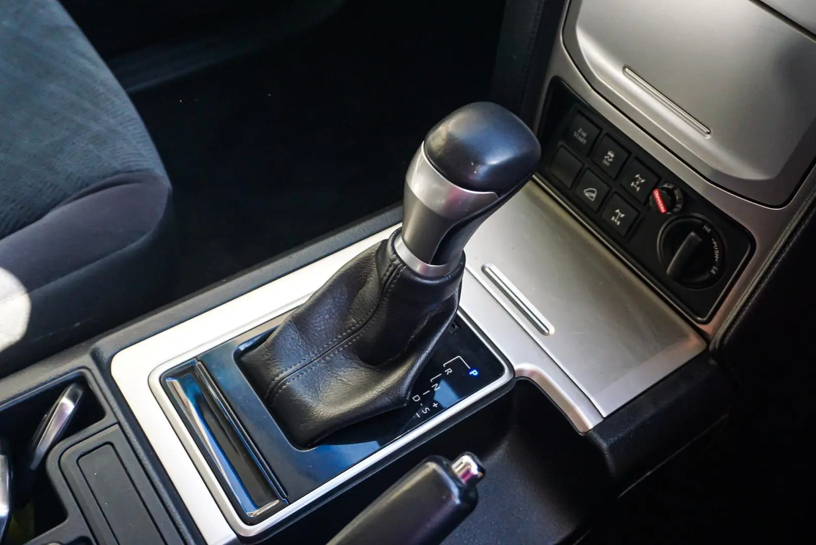 2020 Toyota Landcruiser Prado Gallery Image 16