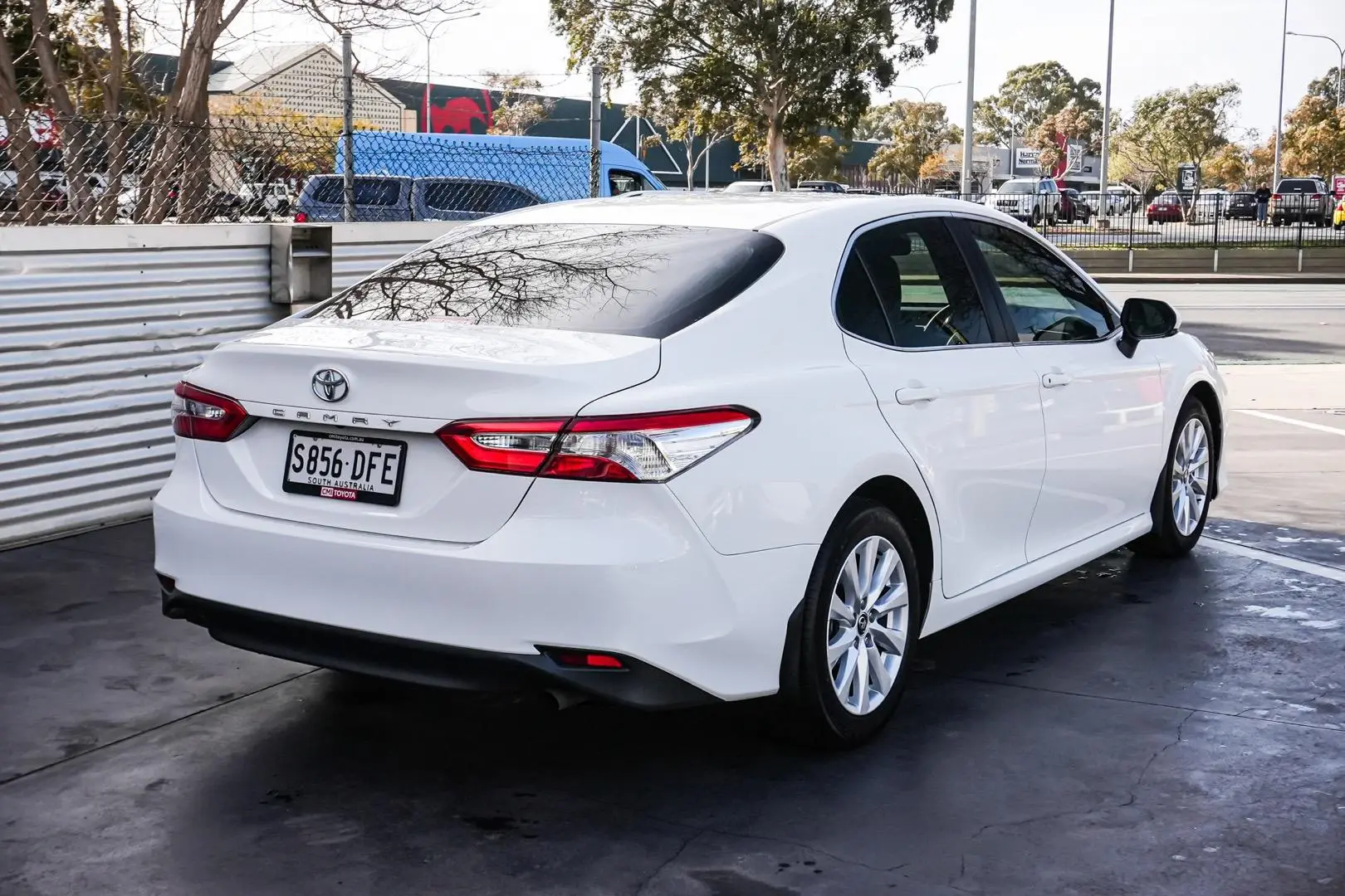 2018 Toyota Camry Gallery Image 3