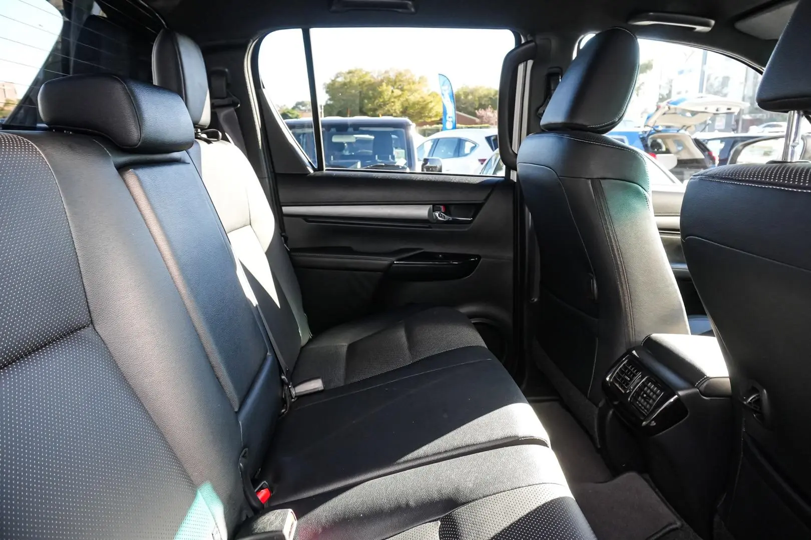 2022 Toyota Hilux Gallery Image 9