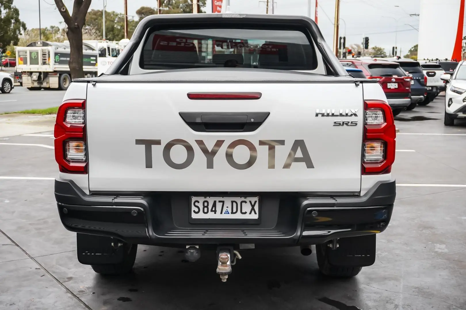 2024 Toyota Hilux Gallery Image 6