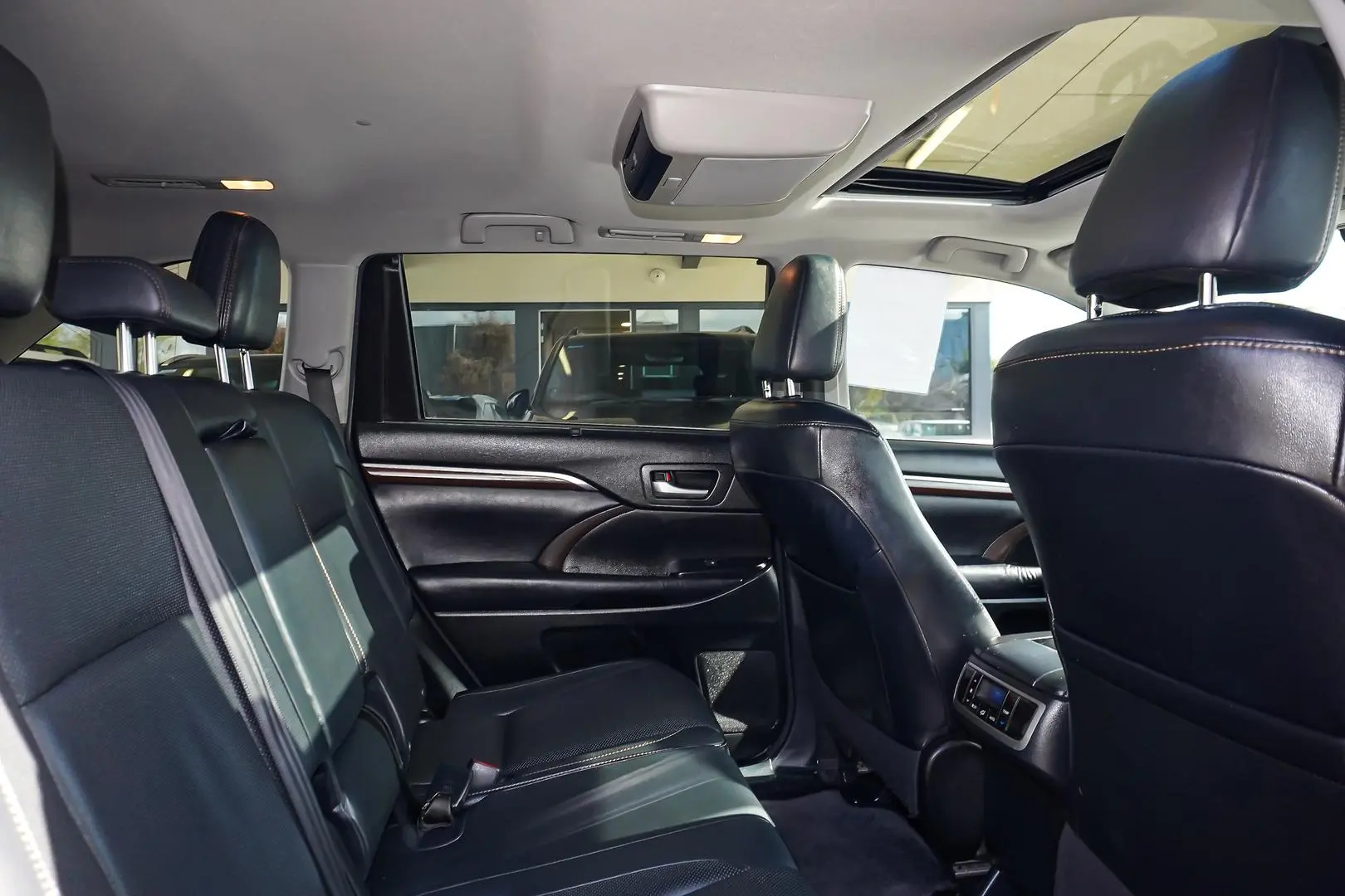 2016 Toyota Kluger Gallery Image 6