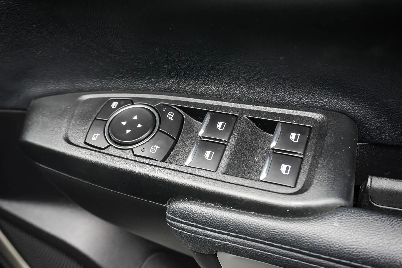 2024 Ford Everest Gallery Image 17