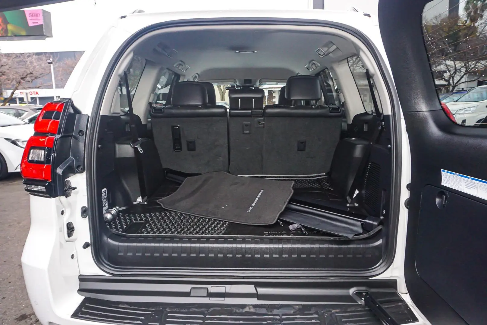 2021 Toyota Landcruiser Prado Gallery Image 10