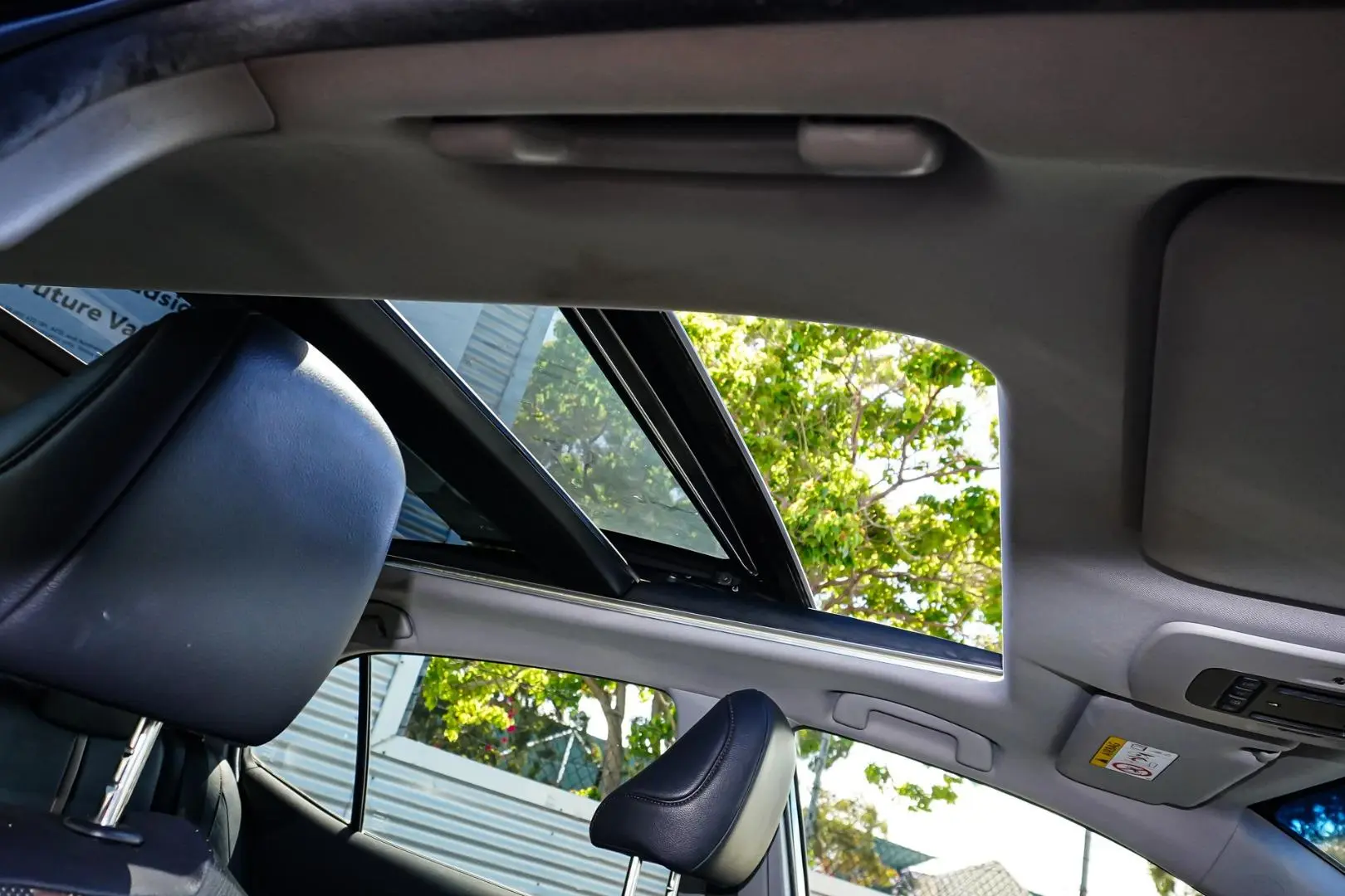 2019 Toyota Camry Gallery Image 8