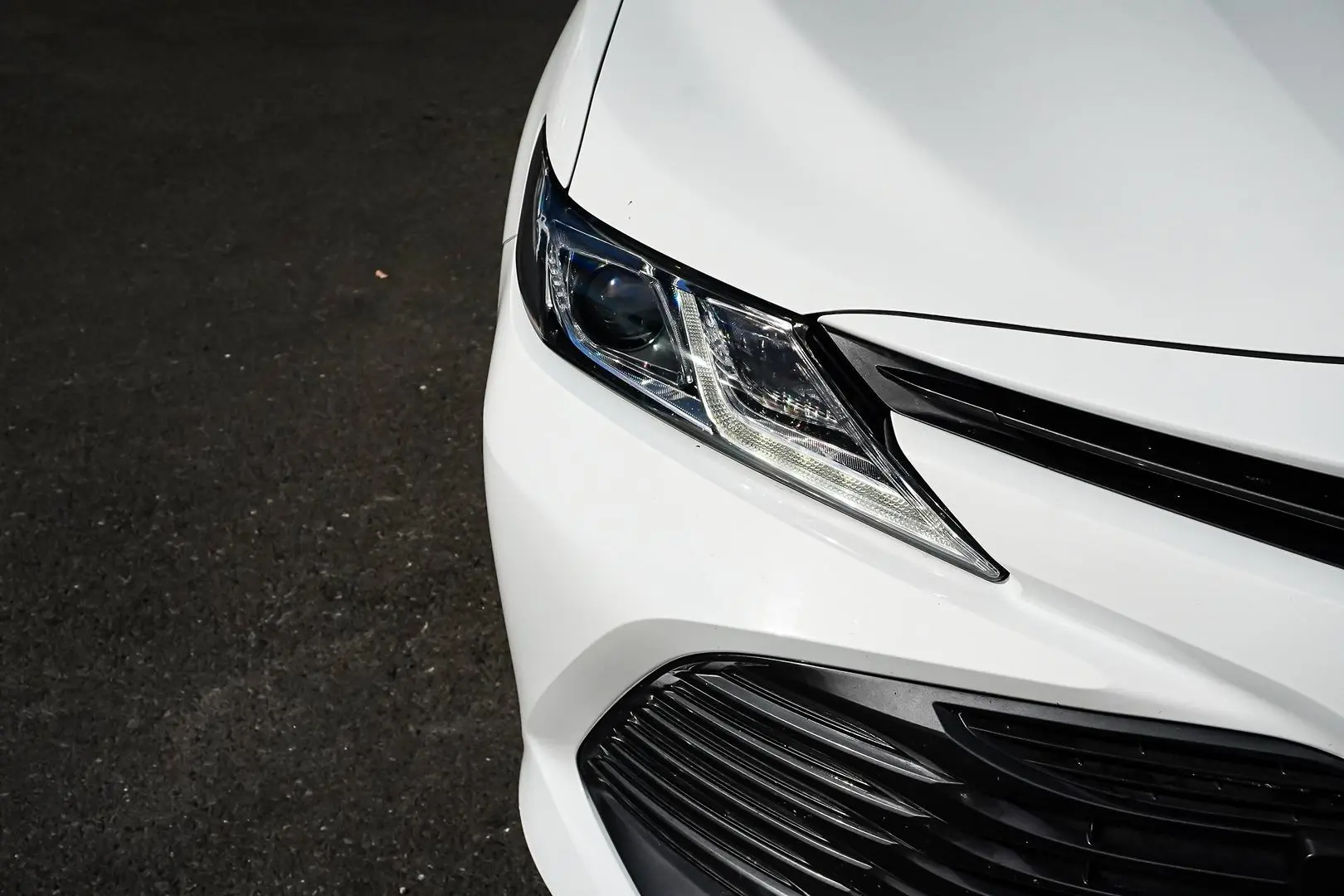 2019 Toyota Camry Gallery Image 11