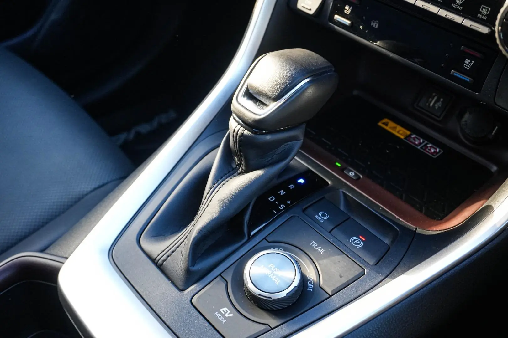 2025 Toyota RAV4 Gallery Image 19