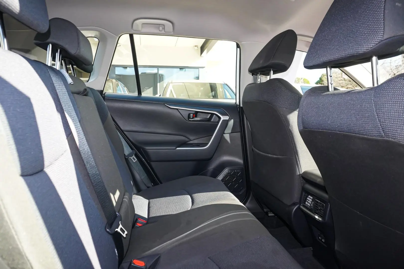 2025 Toyota RAV4 Gallery Image 7