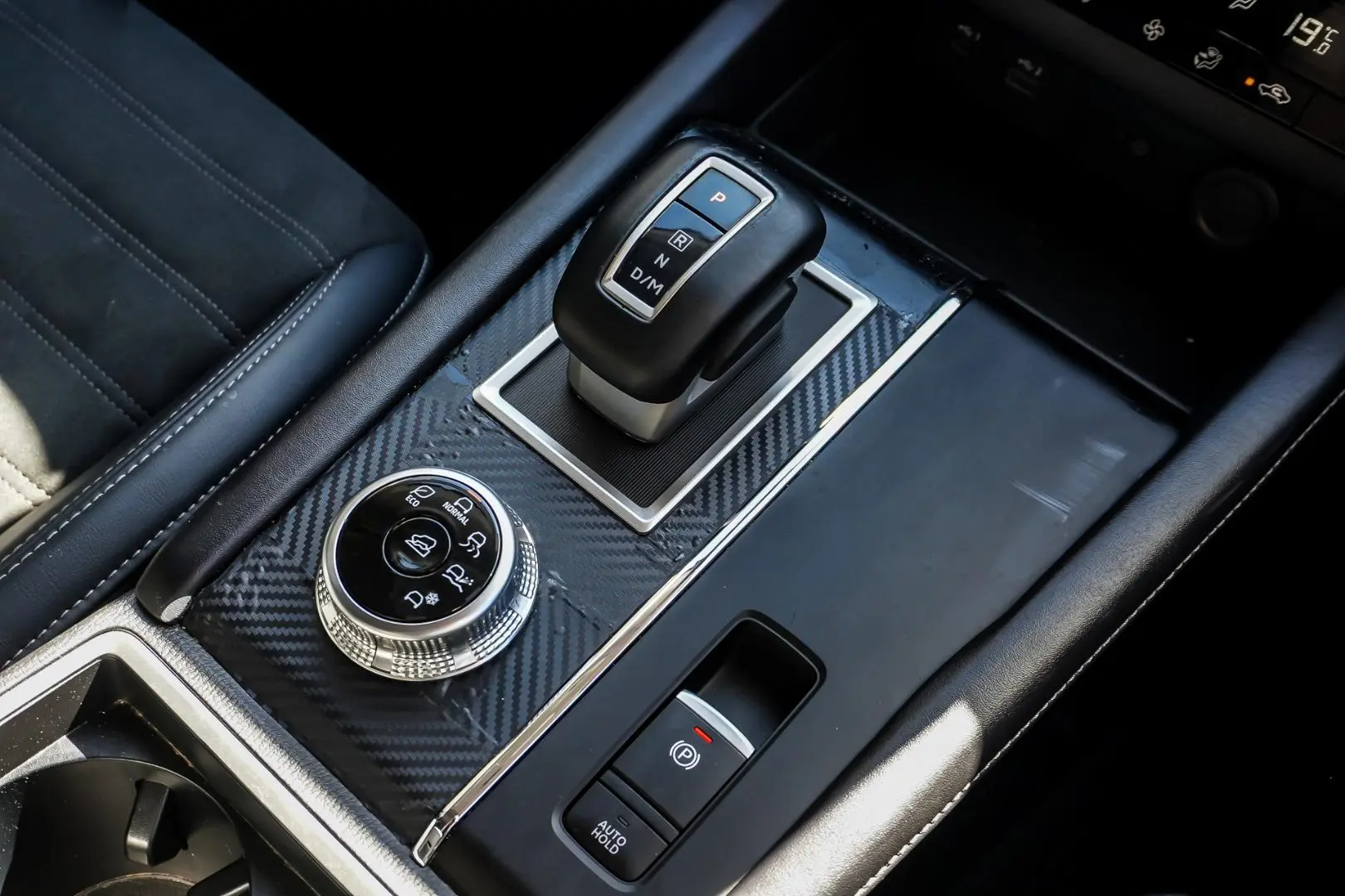 2024 Mitsubishi Outlander Gallery Image 17