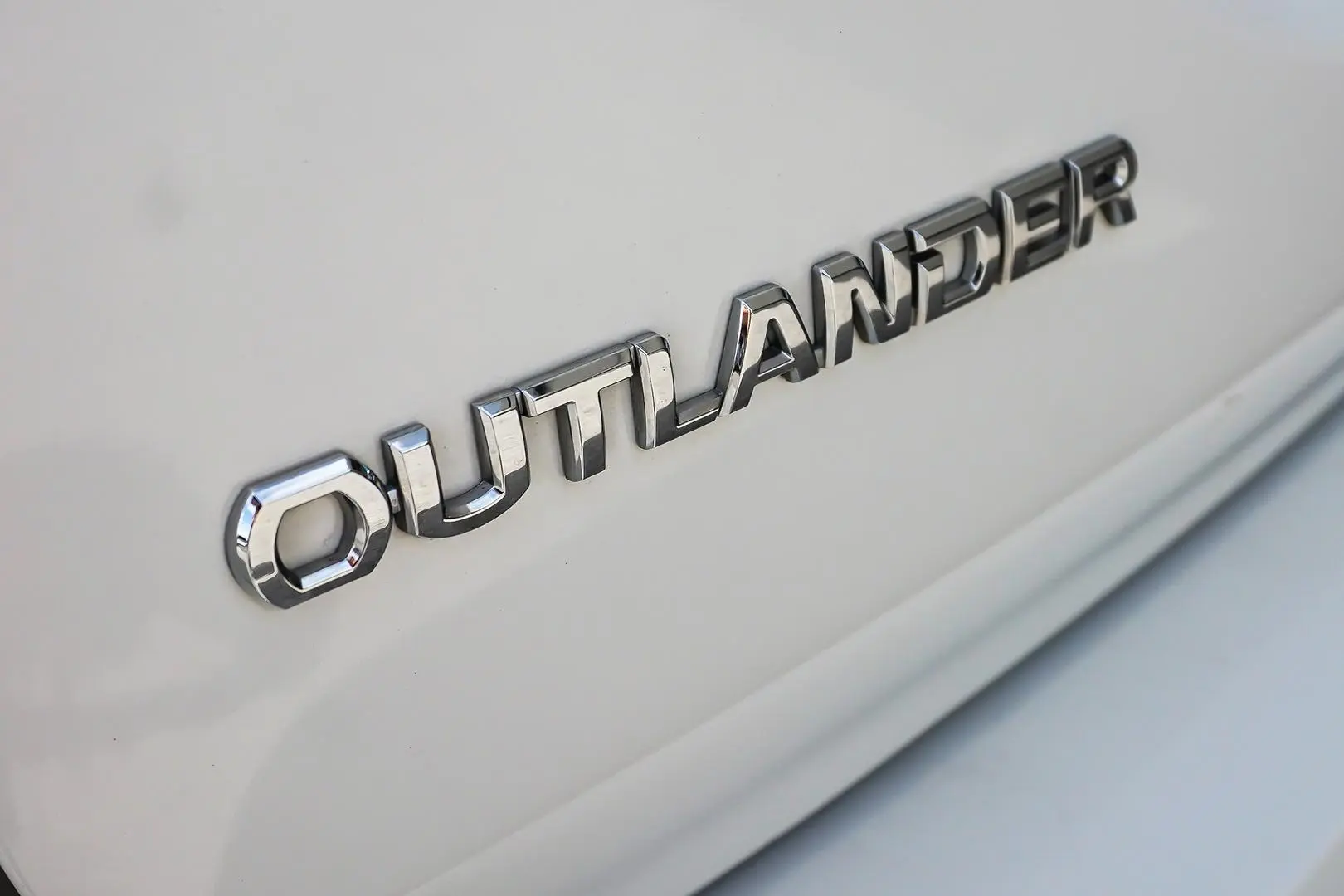 2020 Mitsubishi Outlander Gallery Image 14